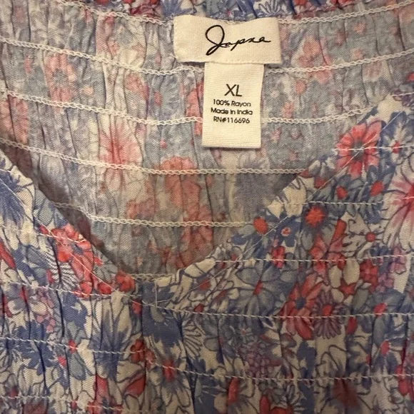 Cute women blouse never worn - Picture 4 of 4